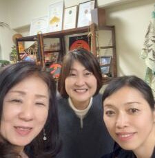 アンティー・モコのひとり言：　新年度がスタート。不要なものを手放して、身軽になって、かろやかに進んでいきましょう☆彡