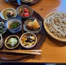 『フラレア101号』読んでくださいましたでしょうか？　次号の神話ページの準備はじまっています☆彡