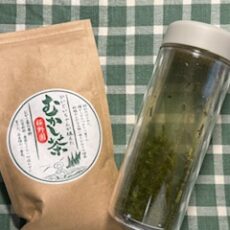 水出し緑茶。ストレーナー付きマイボトルで楽しんでいます！　＆　今日のマナ・カード　２番ポー/アオ　PO/AO☆彡