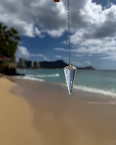 「ペレとヒイアカの旅」＆「ヒナの神話本を訳す」の準備をしていました！　＆　「ハーブ＆アロマ」の皆さま、ペンデュラムで導きを得てね☆彡